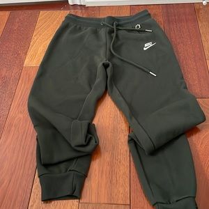 Nike joggers: Dark Green